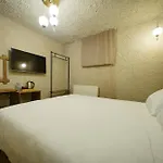 Nirvana Cave House Hotel 2*