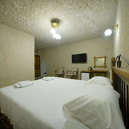 Nirvana Cave House Hotell