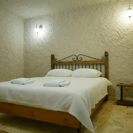 Nirvana Cave House Hotel 2*