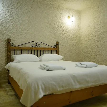 Nirvana Cave House Hotel 2*