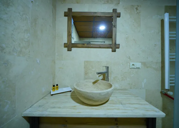 Nirvana Cave House Hotel 2*